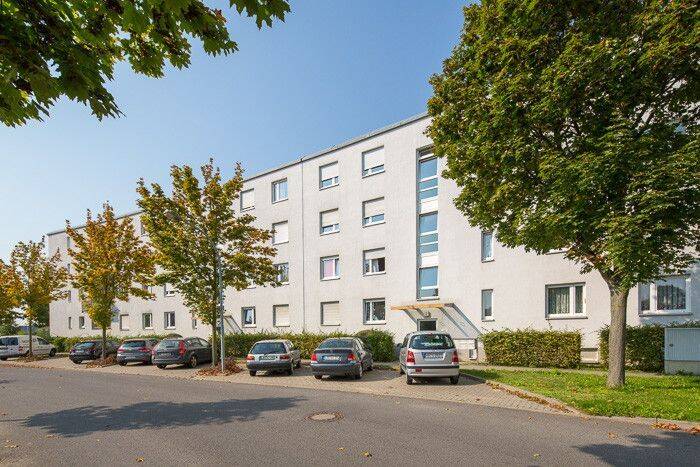 schöne 4-Zimmer-Wohnung mit großem Balkon und neuer Einbauküche, 12529 Schönefeld