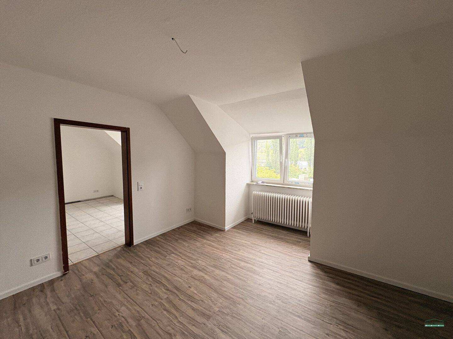 Großzügiges Wohnen auf einer Etage – zwei Wohnungen mit insgesamt ca. 155 m² in Gevelsberg, 58285 Gevelsberg
