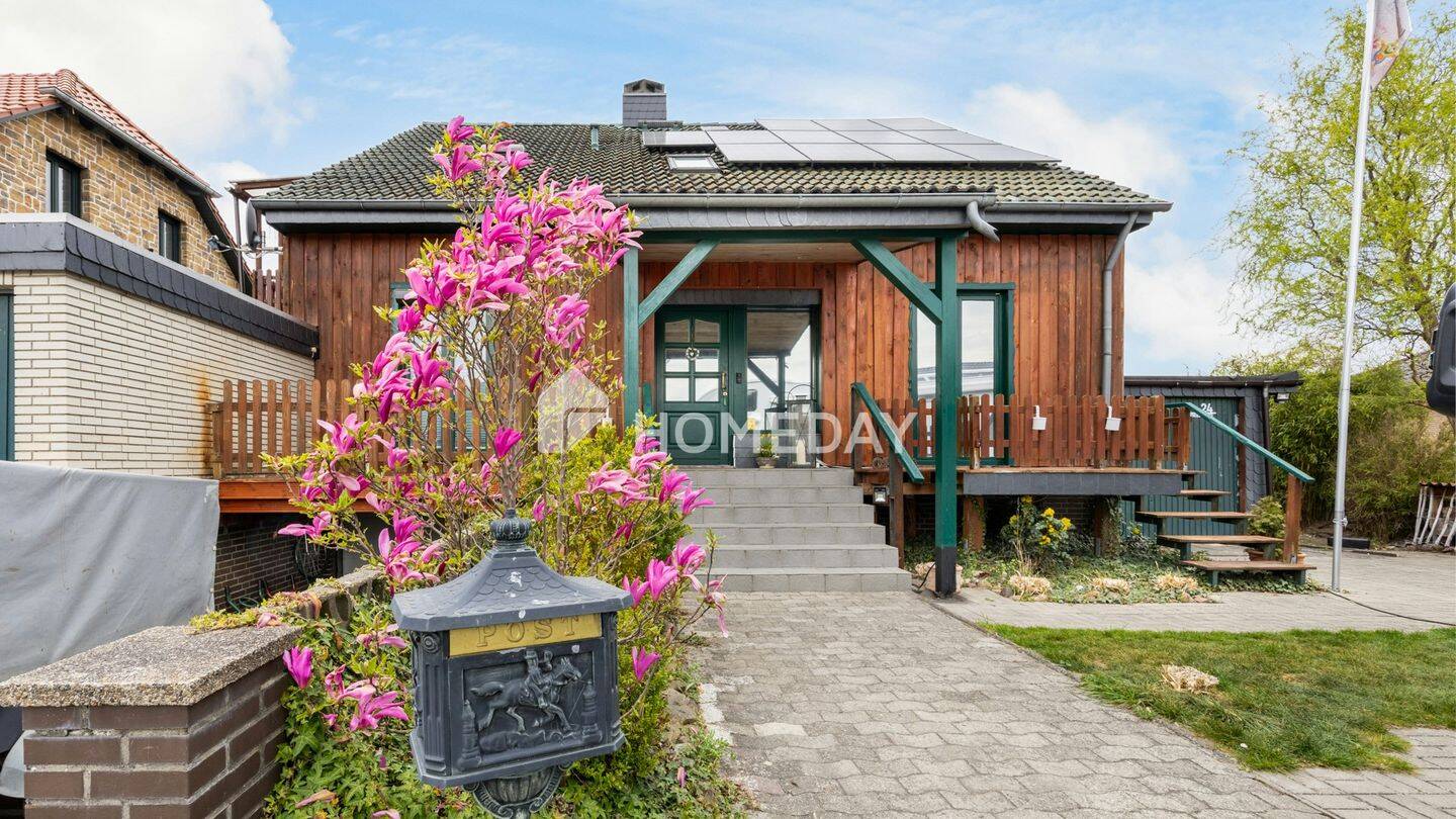 Großzügiges Familienglück: EFH mit Außenpool, Wellnessfaktor, Garagen, Terrasse und Wintergarten, 38471 Rühen