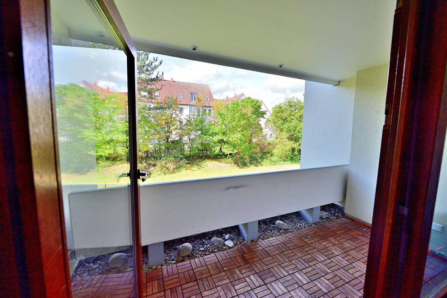 fast fertig -helle 3-Zimmer-Wohnung mit Loggia, Einbauküche & Stellplatz – neu saniertes Bad und WC!, 90425 Nürnberg