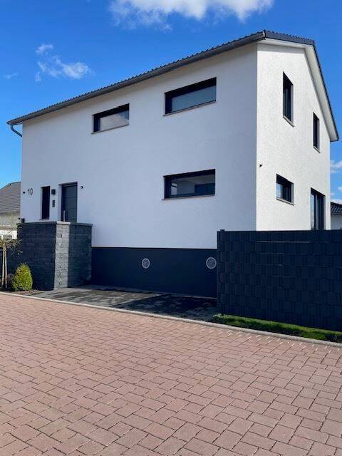 Neuwertiges KfW-40 Traumhaus (Bj. 2021) mit Einliegerwohnung & Garten, 77866 Rheinau
