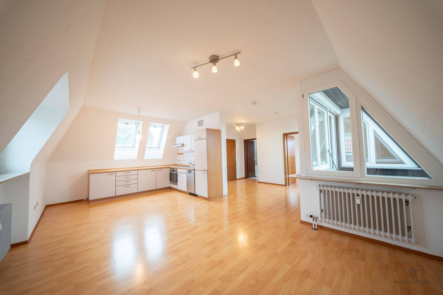Stadtwohnen mit Ausblick: Helle 2-Zimmer-Wohnung mit Balkon & TG, 74321 Bietigheim-Bissingen