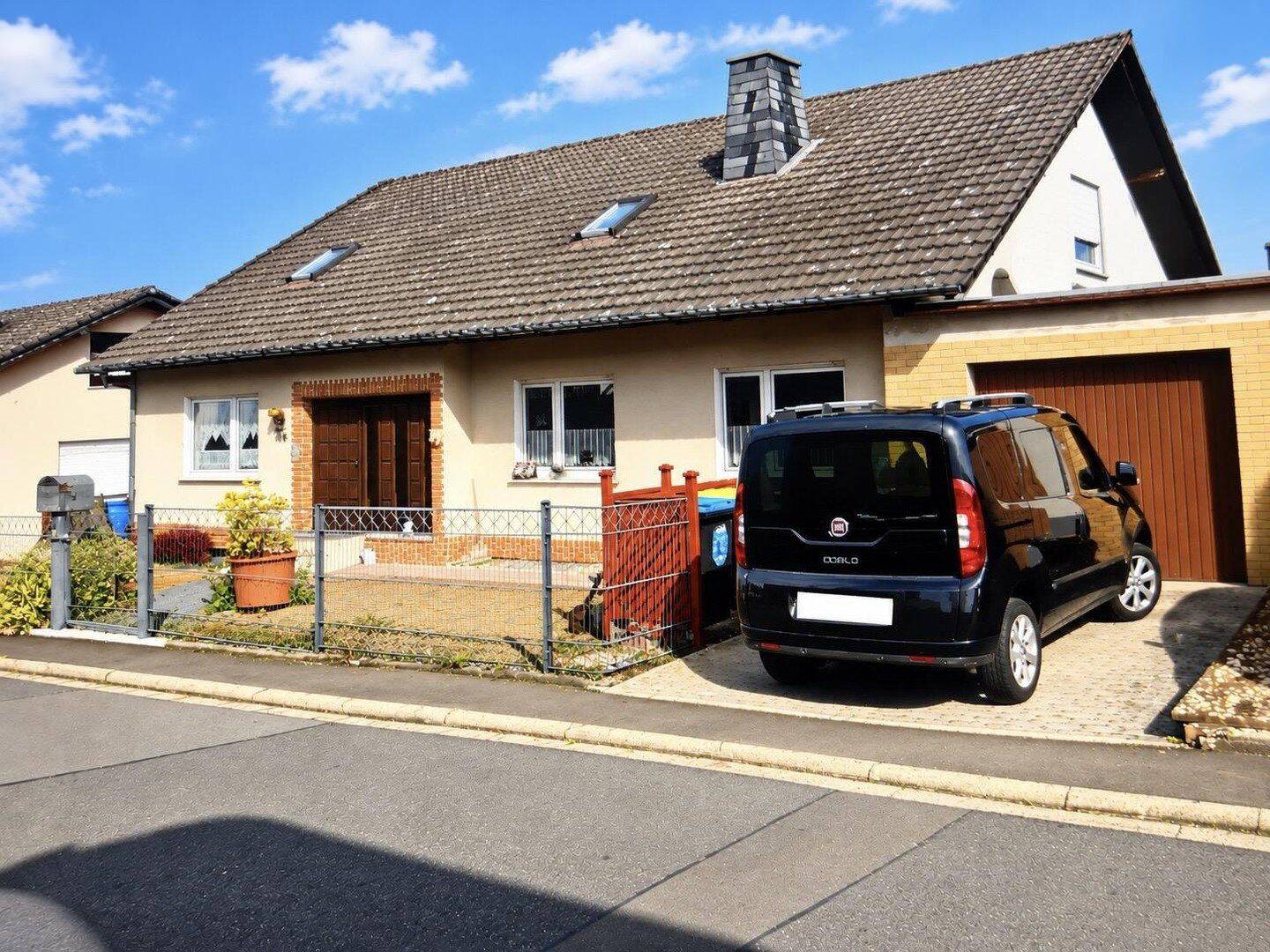 Großes Einfamilienhaus/Mehrgenerationshaus, 36151 Burghaun