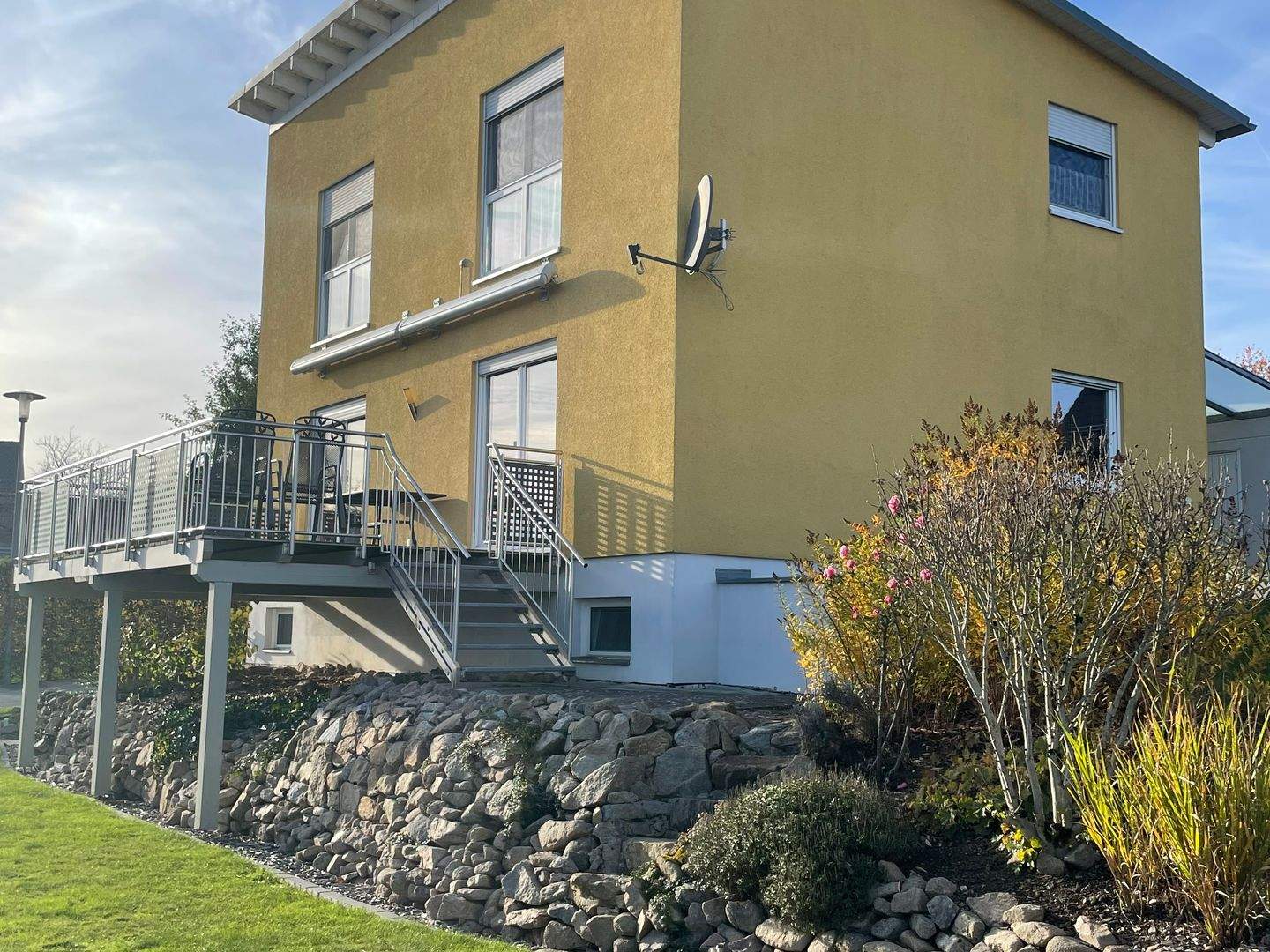 sofort frei +++ Familiendomizil mit großer Sonnenterrasse, Garten und Doppelgarage +++ sofort frei, 92272 Freudenberg