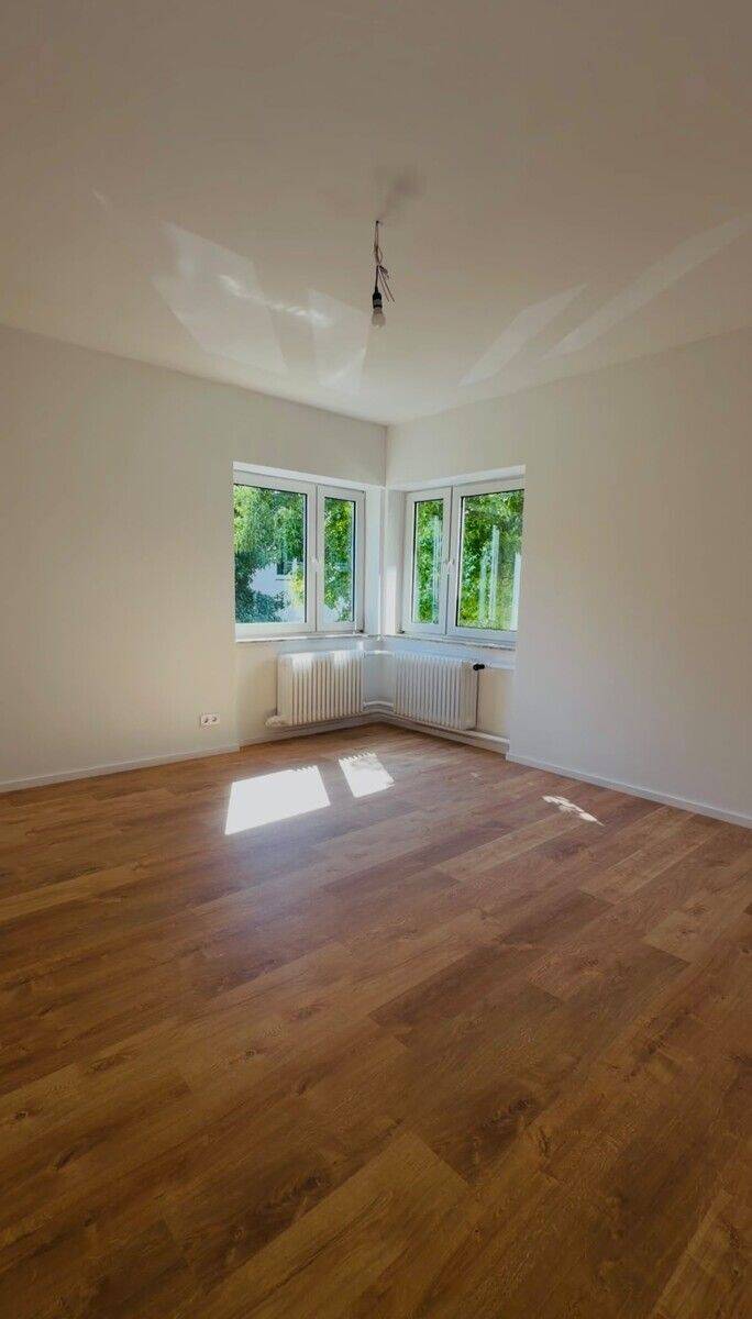 Provisionsfreie 4-Zimmer-Wohnung – umfassend renoviert mit Balkon nahe der Karlsaue, 34121 Kassel (Mitte Süd Wehlheiden)