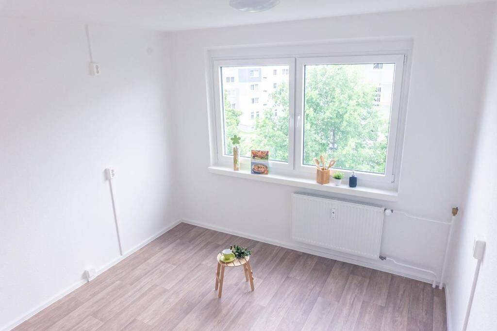 NEU sanierte Balkonwohnung mit Wanenbad, 9123 Chemnitz