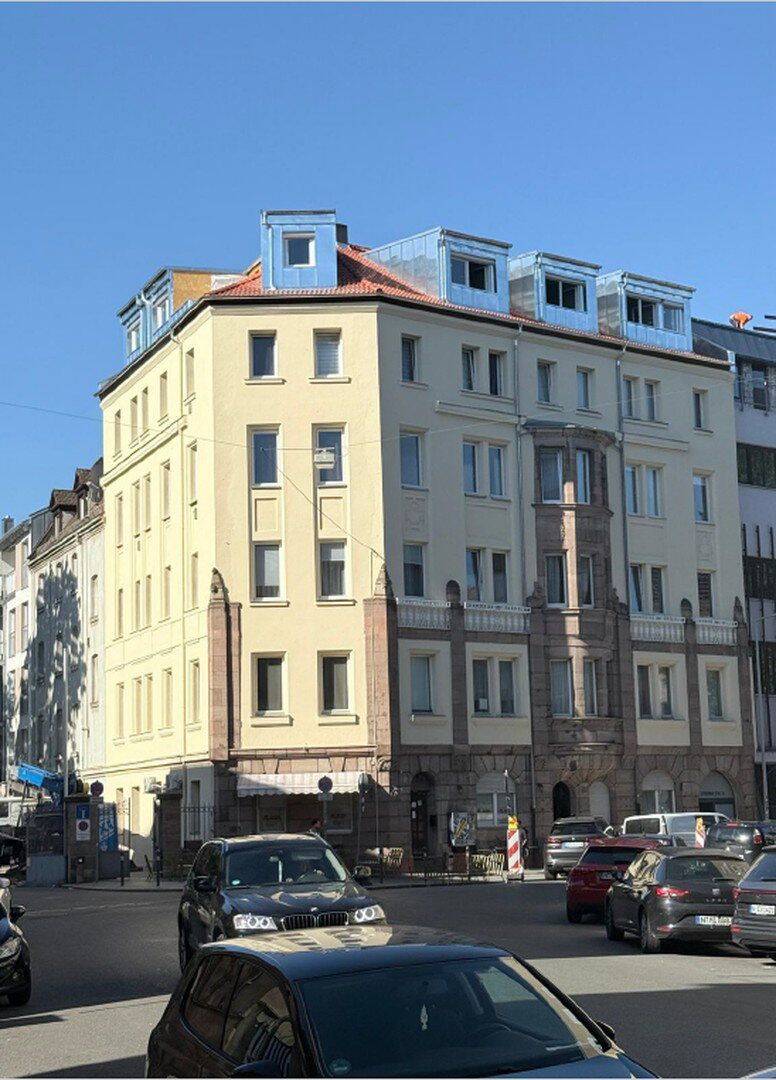 Erstbezug nach Sanierung! Helle 3,5 Zi.-DG-Whg. mit Balkon, Klimaanlage und Burgblick., 90443 Nürnberg