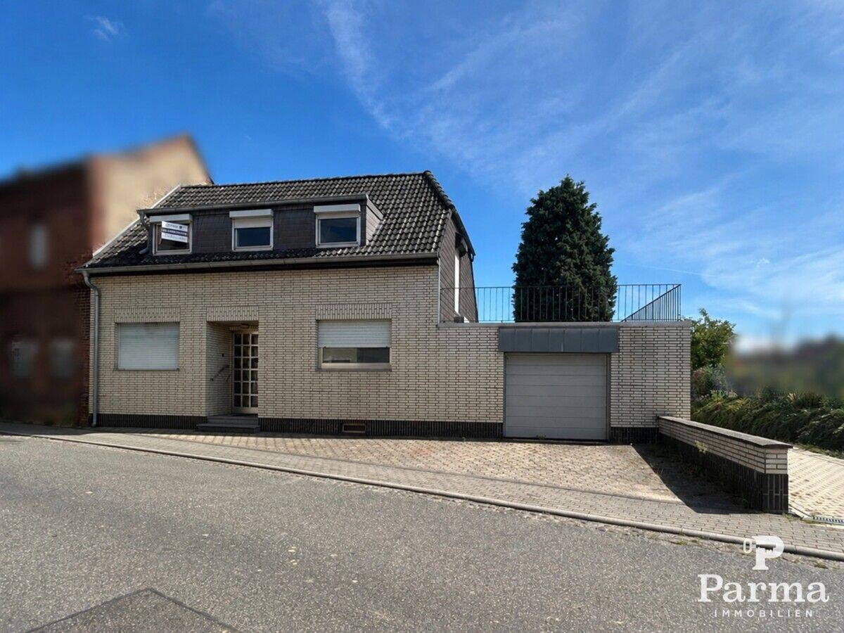Sanierungsbedürftige Doppelhaushälfte mit Entwicklungspotenzial in ruhiger Lage von Titz, 52445 Titz