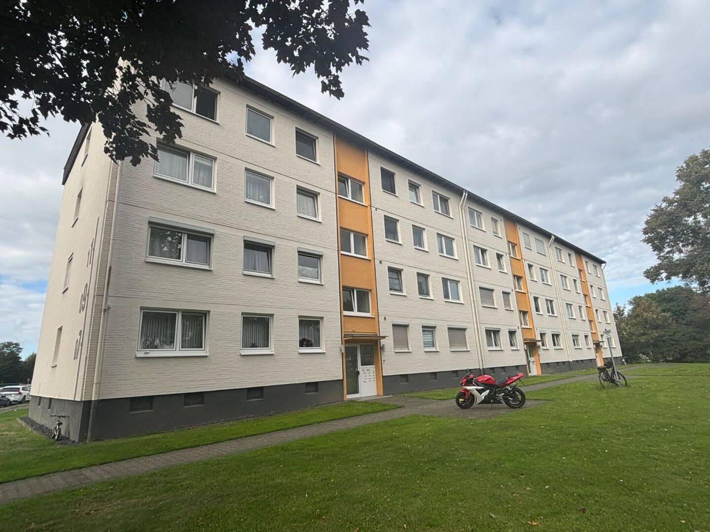 Lichtdurchflutete 2-Zimmer-Wohnung mit Balkon in Dormagen, 41540 Dormagen