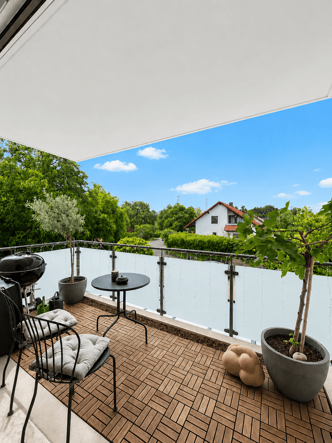 Modernes Wohnen in ruhiger Lage – Barrierefreie 3-Zi-Wohnung mit Balkon und 2 Stellplätzen, 76689 Karlsdorf-Neuthard