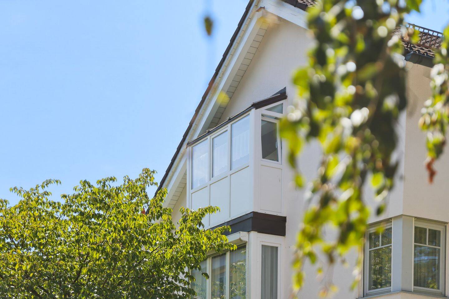 Hell, ruhig & sonnig – 2-Zimmer-Dachgeschosswohnung mit Südloggia in Obermenzing, 81245 München (Aubing-Lochhausen-Langwied Pasing-Obermenzing)