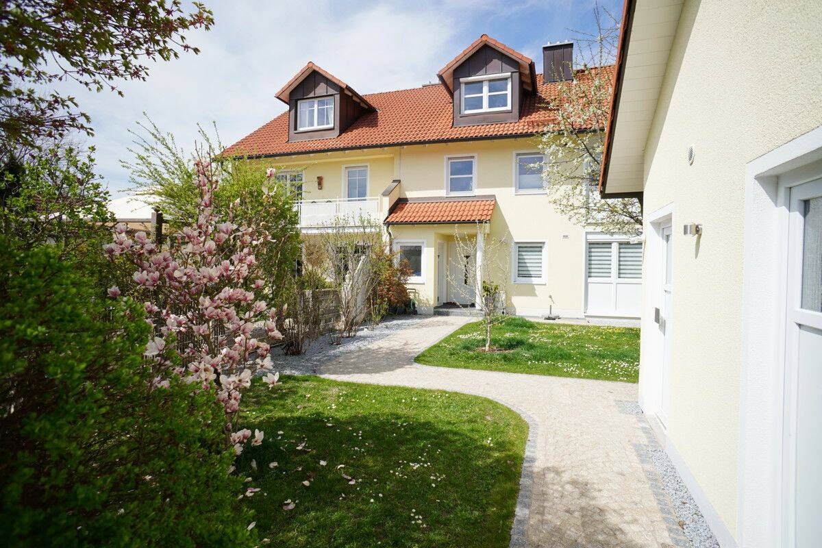 Wohnen Sie auf ganz besondere Weise in Puchheim mit eigenem Garten in einem 2 Familienhaus!, 82178 Puchheim