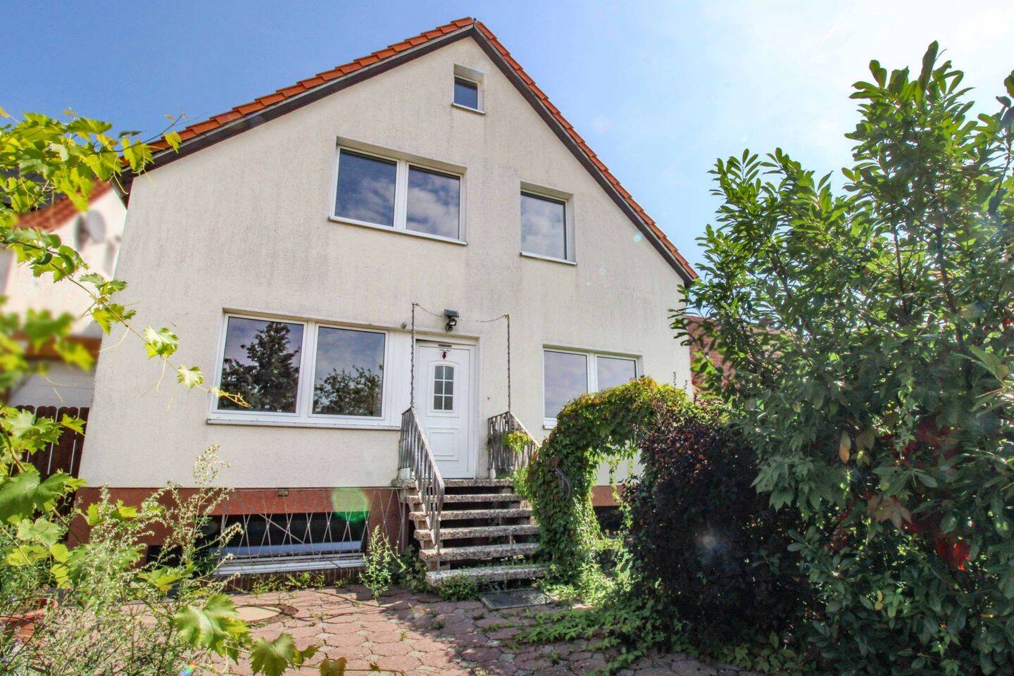 Großzügiges Haus mit Vielseitigkeit – auch als zwei Wohneinheiten denkbar in Giesen-Hasede, 31180 Giesen