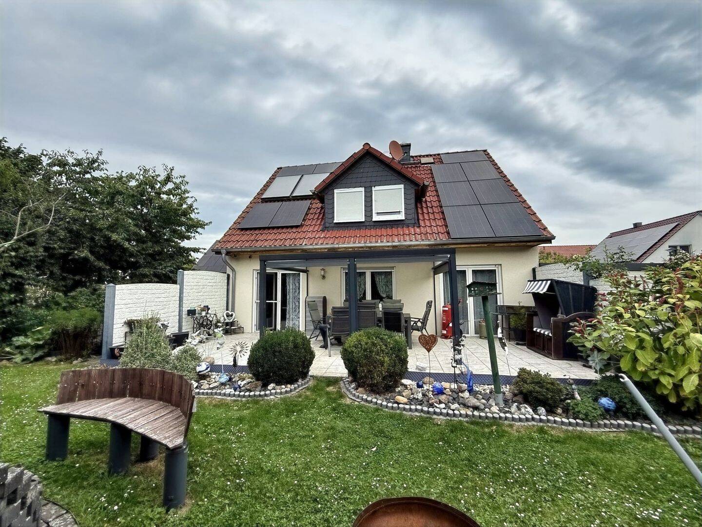 Familienglück in Linderte – Haus mit Garten & Doppelgarage, 30952 Ronnenberg