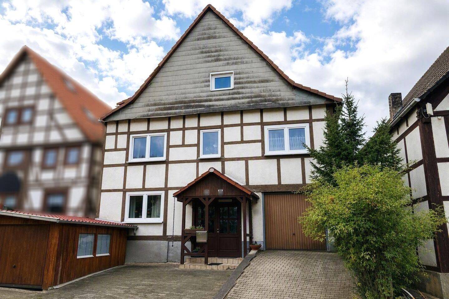 Zwei Wohnhäuser auf einem Grundstück und vielseitigen Nutzungsmöglichkeiten in Hofgeismar-Hombressen, 34369 Hofgeismar