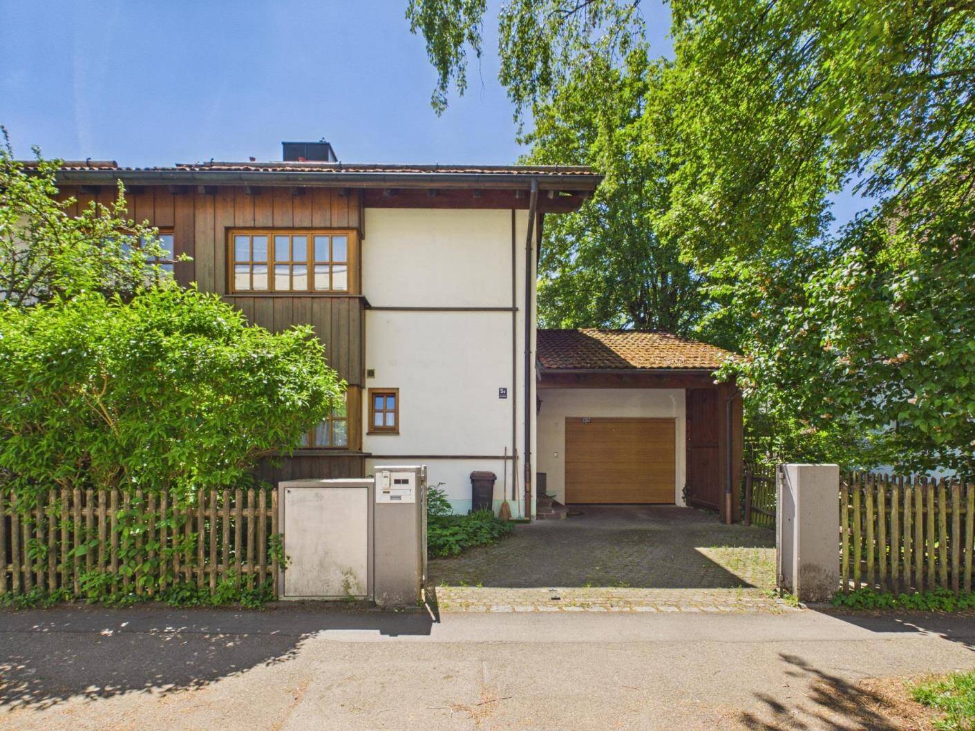Doppelhaushälfte in ruhiger Lage mit sonnigem Grundstück und vielseitigen Möglichkeiten, 85521 Ottobrunn