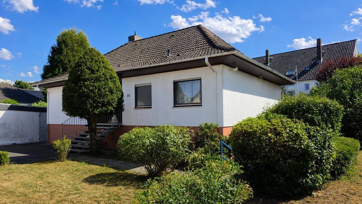 Freistehender Walmdachbungalow auf über 1.000 m² Traumgrundstück – viel Platz und Potenzial für die ganze Familie, 61203 Reichelsheim (Wetterau)
