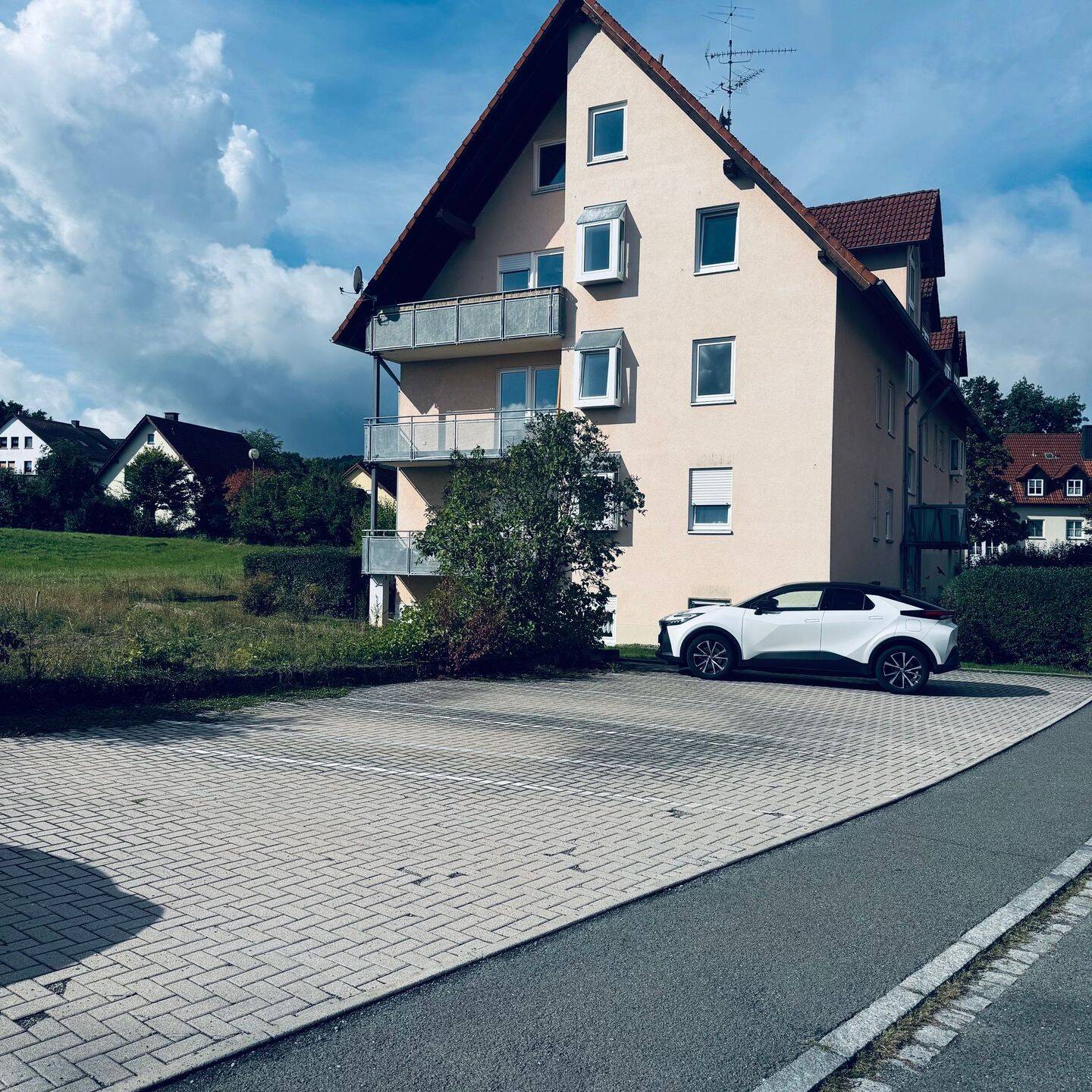 Helle 3-Zimmer-Wohnung im 1. OG mit Südbalkon, 95349 Thurnau