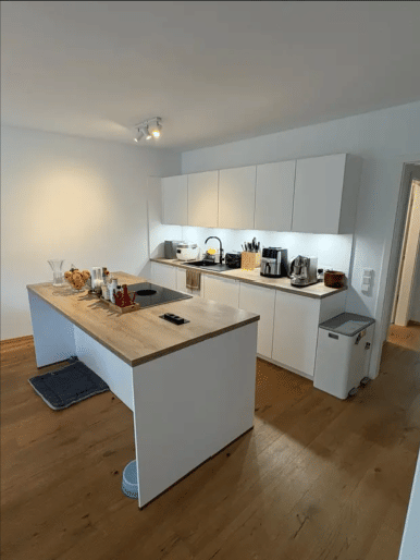 5-Zimmer-Wohnung mit Balkon und EBK direkt am Park und Abenteuerspielplatz, 4318 Leipzig (Anger-Crottendorf Sellerhausen-Stünz)