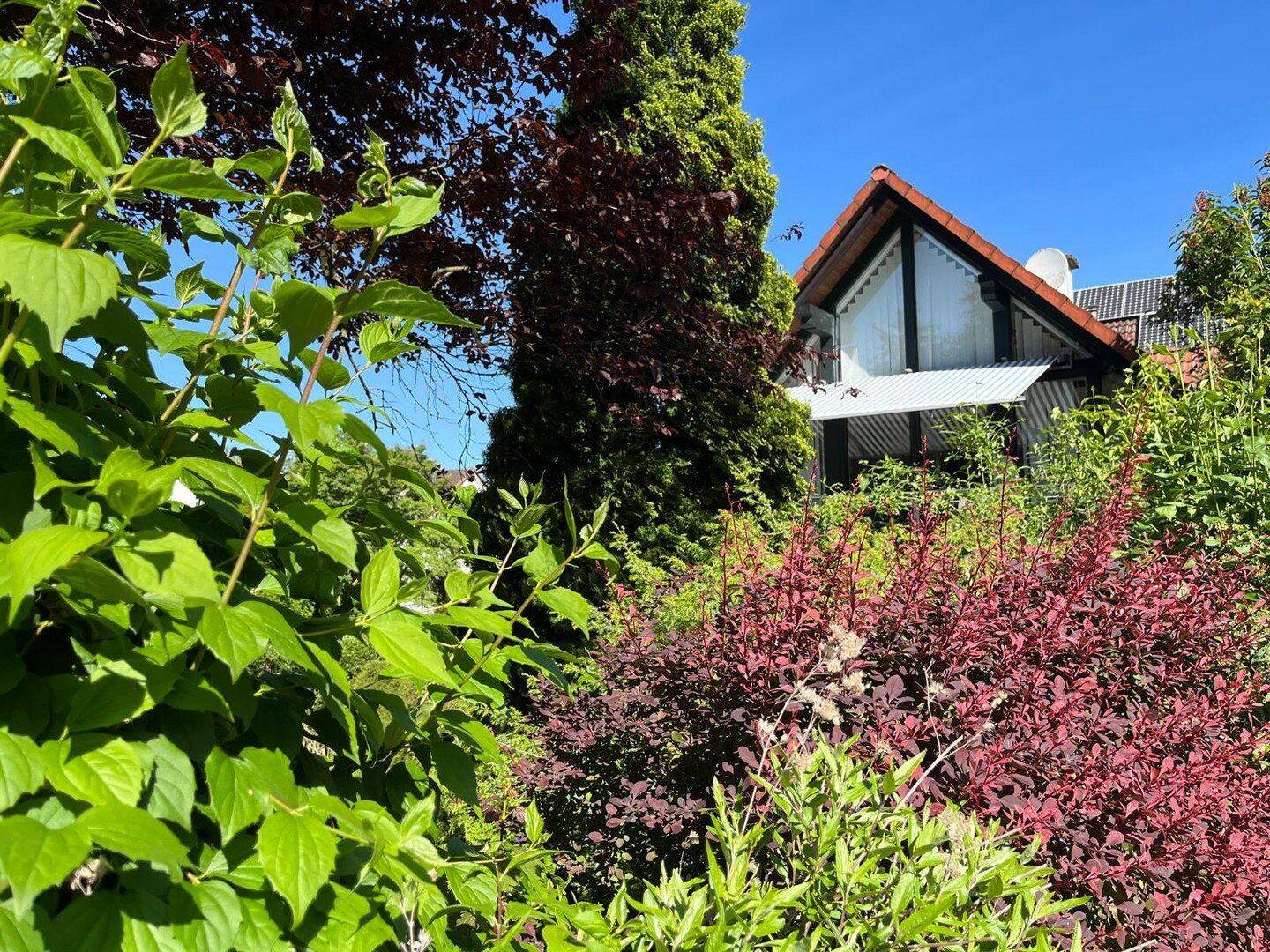Attraktive Doppelhaushälfte mit Balkon, Terrasse und gepflegtem Garten, 34266 Niestetal