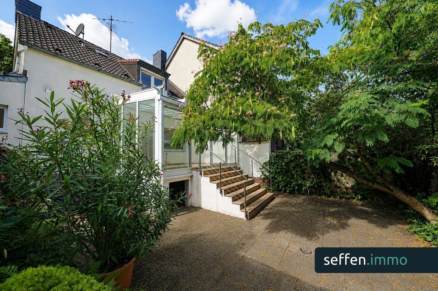 Einfamilienhaus mit Traumgarten und Garage Frechen-Königsdorf, 50226 Frechen