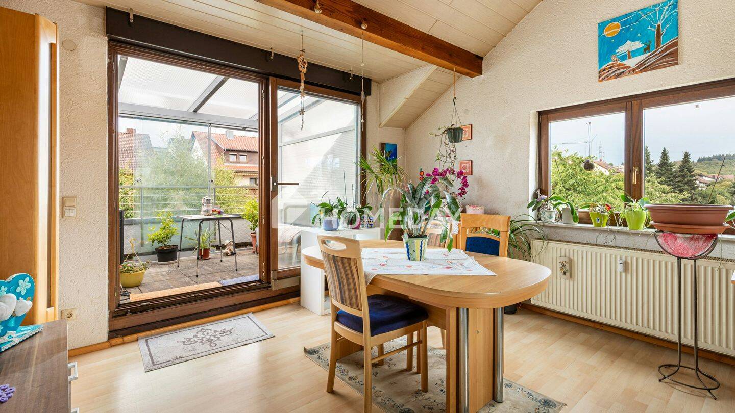 Gemütlich über den Dächern: 92 m² DG-Wohnung mit Wintergarten & Kamin, 76703 Kraichtal