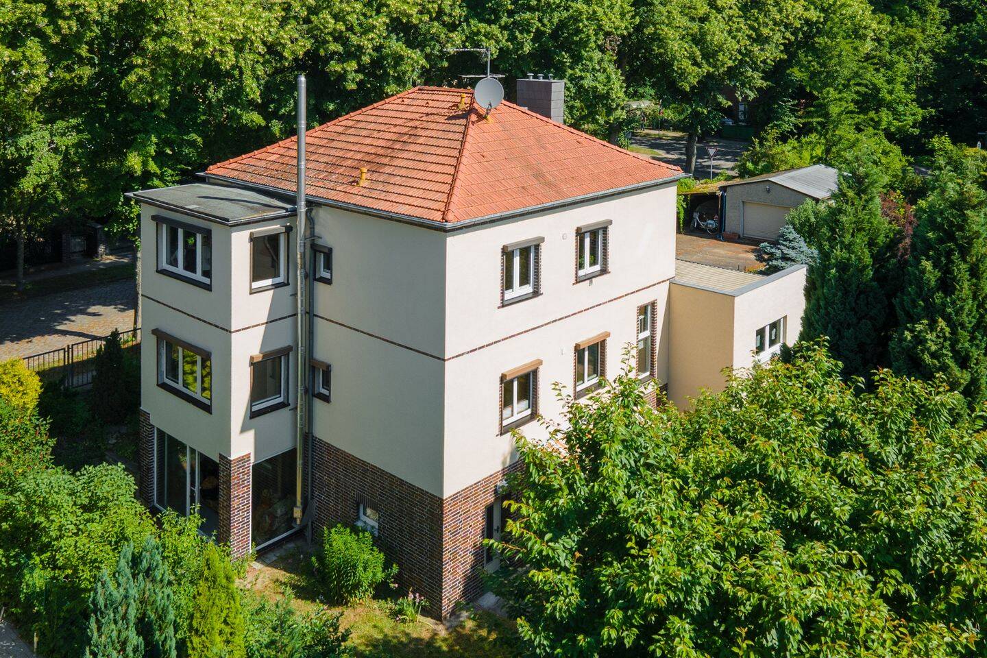 Keller, Kamine, Garage u.v.m.: Hochwertig saniertes Ein-/Zweifamilienhaus nahe S-Bhf. Neuenhagen, 15366 Neuenhagen bei Berlin