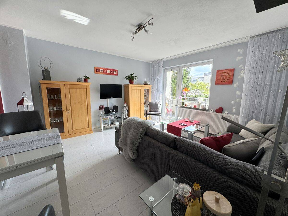 gepflegte 2,5 Zimmer Eigentumswohnung mit Balkon und Stellplatz in Bochum Weitmar Mark/Wiemelhausen, 44801 Bochum (Querenburg Stiepel Wiemelhausen)