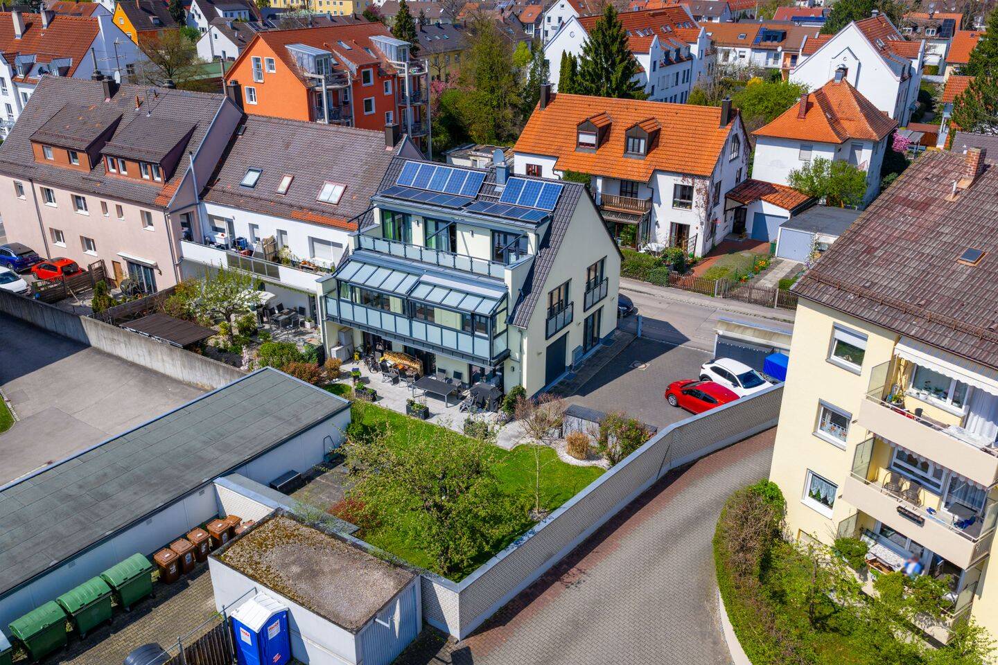 Gut geschnittene 2-Zimmer-DG-Wohnung in ruhiger Lage von Augsburg-Hochzoll!, 86163 Augsburg (Hochzoll)
