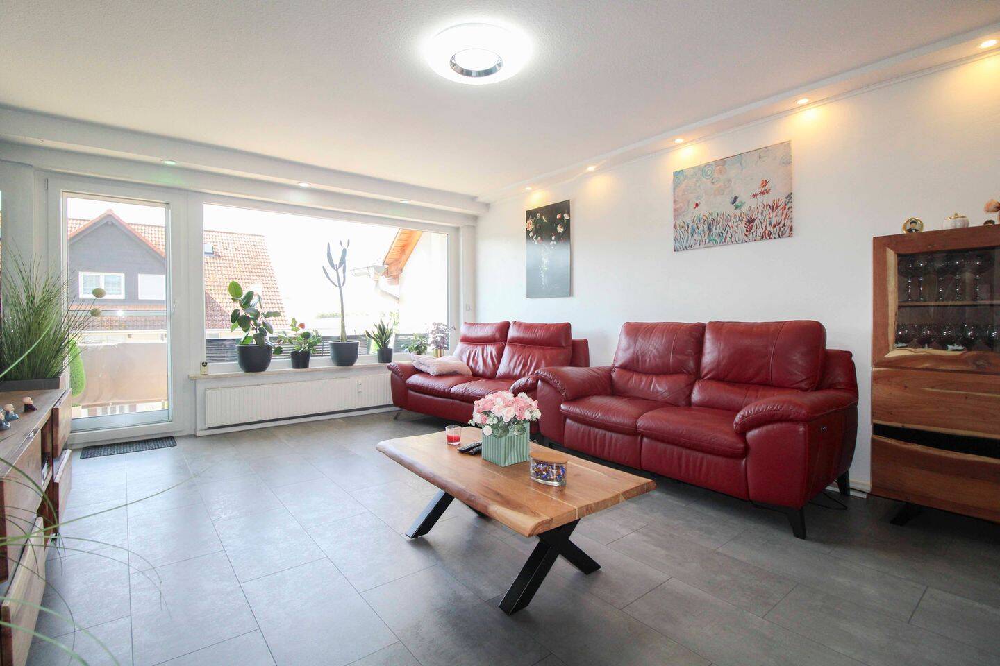Licht, Platz und Komfort- 4-Zimmer-Wohnung mit Balkon und Wintergarten in Sommerkahl, 63825 Sommerkahl