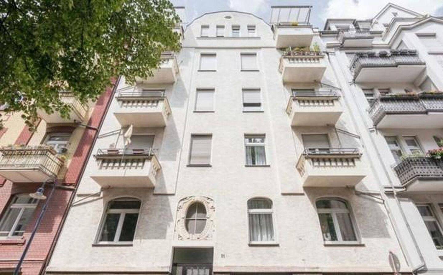 Stilvoll und ruhig im Herzen Wiesbadens: großzügige Altbauwohnung mit vier Balkonen, 65195 Wiesbaden (Wiesbaden)