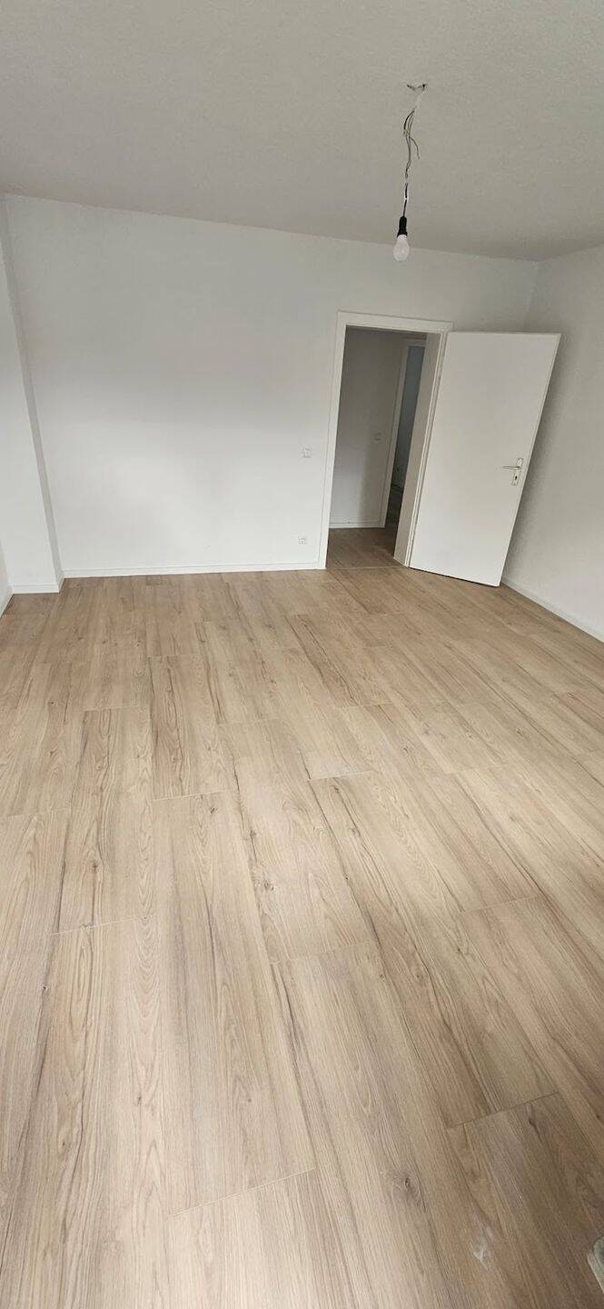 Sehr schöne komplett sanierte 3 Zimmer Wohnung mit Balkon in Gelsenkirchen zu vermieten, 45897 Gelsenkirchen (Beckhausen Buer Horst)