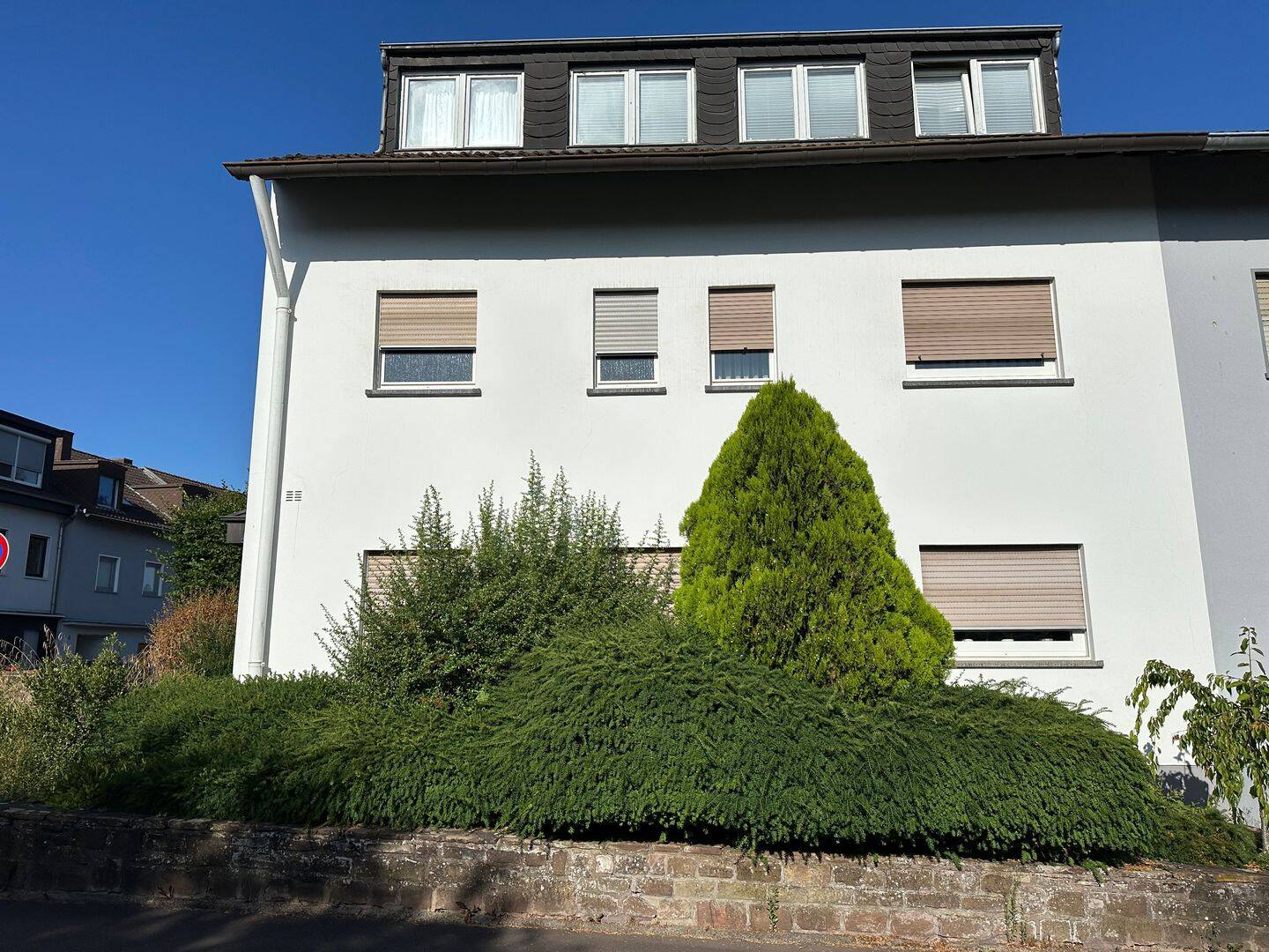 Trier-Heiligkreuz – Geräumiges Einfamilienreihenendhaus mit Garage, Garten und Pool, 54295 Trier