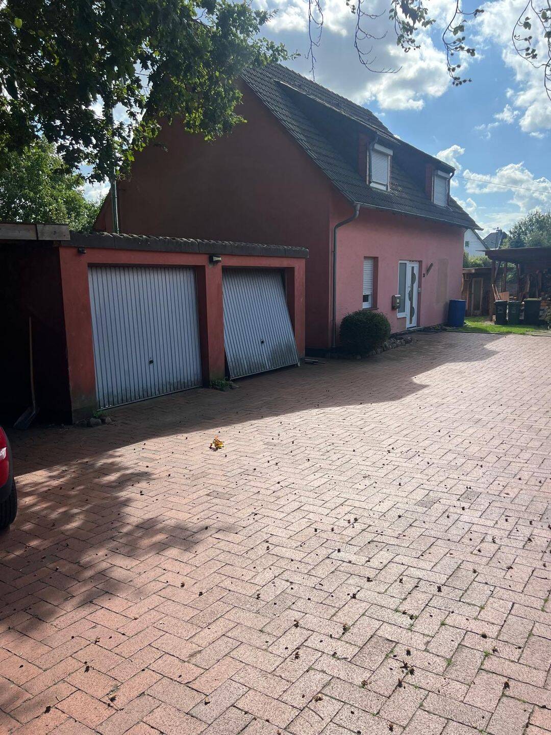 Freistehendes Einfamilienhaus mit großem Grundstück, Weidefläche, Garagen und viel Privatsphäre in Belm, 49191 Belm