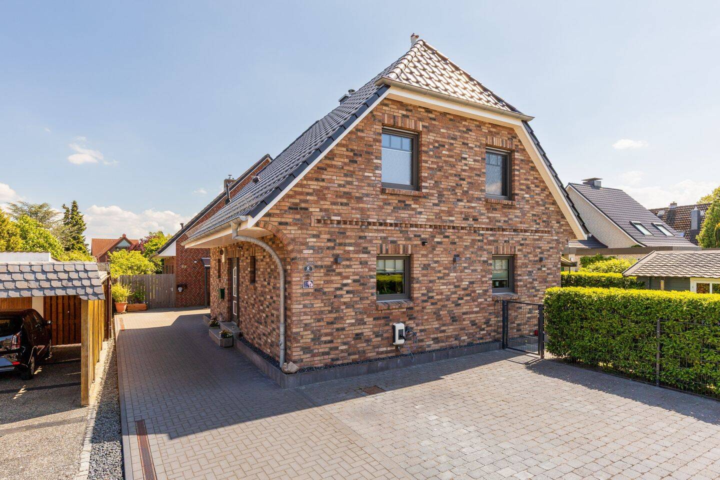 Stilvolles Wohnen: Modernes KfW55-Haus mit Südterrasse und kleinem Garten, 25436 Uetersen