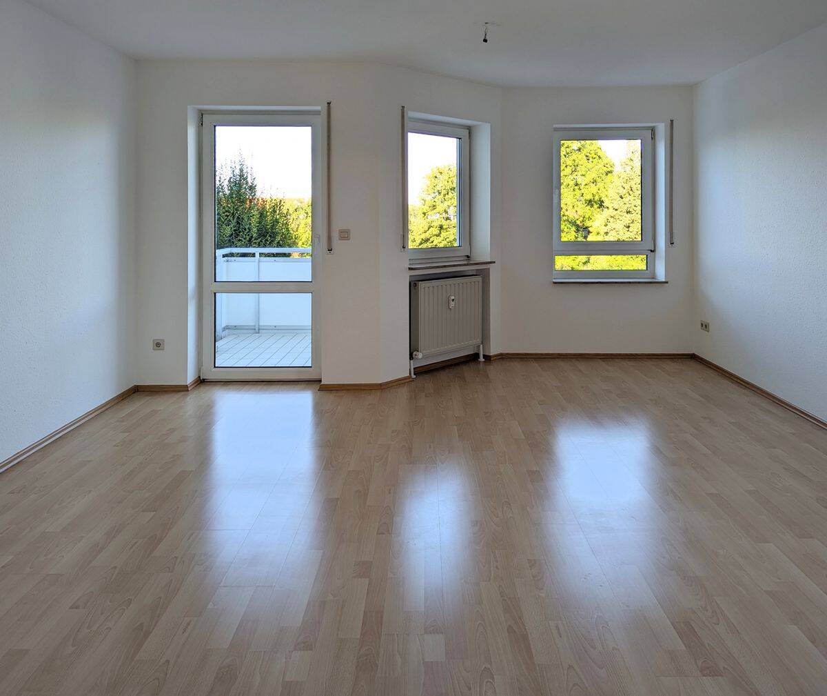 Frisch renovierte 3 Zimmer-Wohnung (80m²) mit TG-Stellplatz in schöner Lage Weißenhorns!, 89264 Weißenhorn