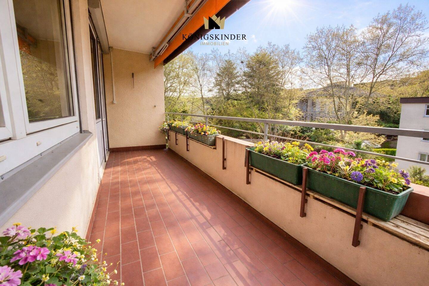 Geräumiges 3-Zimmer-Glück mit Sonnenbalkon, EBK, 2 Keller und Stellplatz, 73733 Esslingen am Neckar