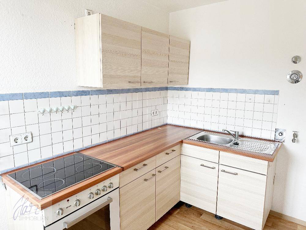 *** KLEIN… GEMÜTLICH… UND MIT KÜCHENZEILE ! *** Helle 2-Raumwohnung zu vermieten, 1587 Riesa