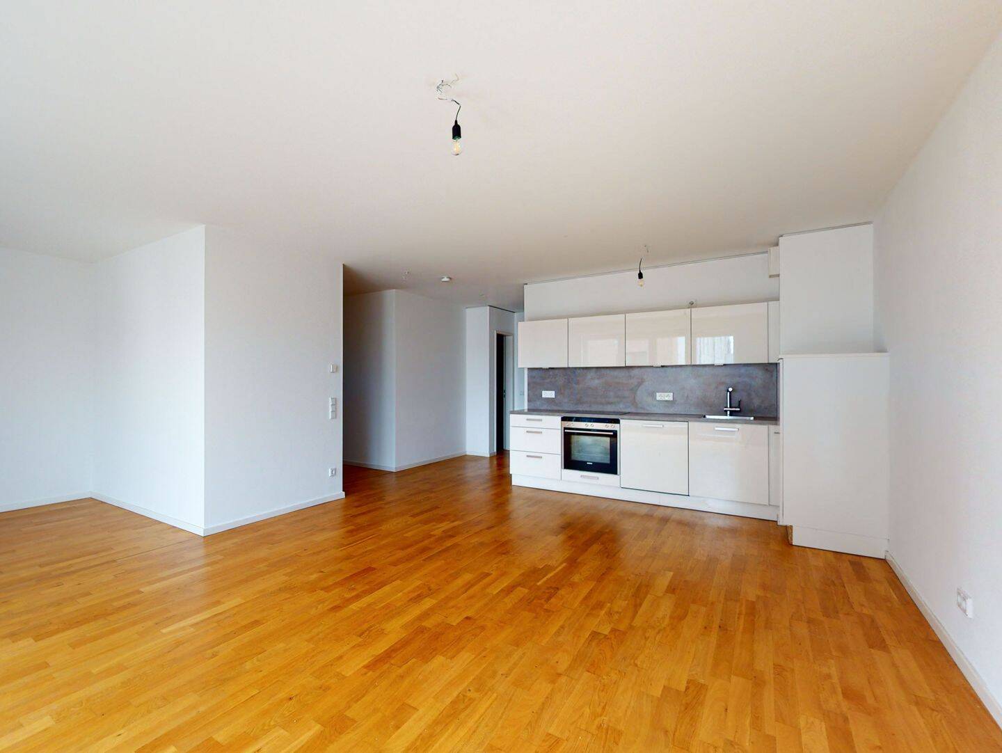 Große 2-Zimmer-Wohnung mit EBK & Balkon, 60326 Frankfurt am Main (Gallus Griesheim)