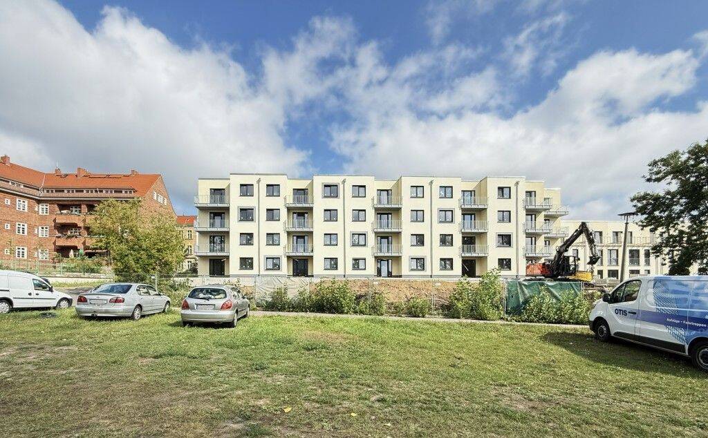 ERSTBEZUG mit Komfort-Garantie: BARRIEREFREIES Wohnen mit Südbalkon + Weitblick, EBK + Stellplatz – Bahnhofsnähe !, 15232 Frankfurt (Oder) (Frankfurt)