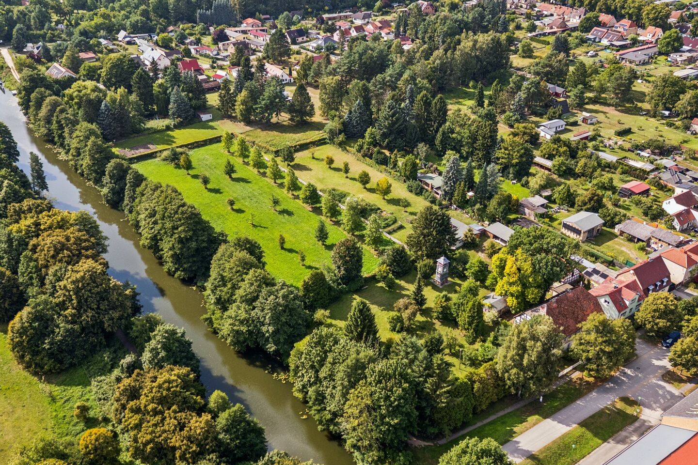 Historisches Wohnensemble mit großem Grundstück am Finowkanal, 16348 Marienwerder