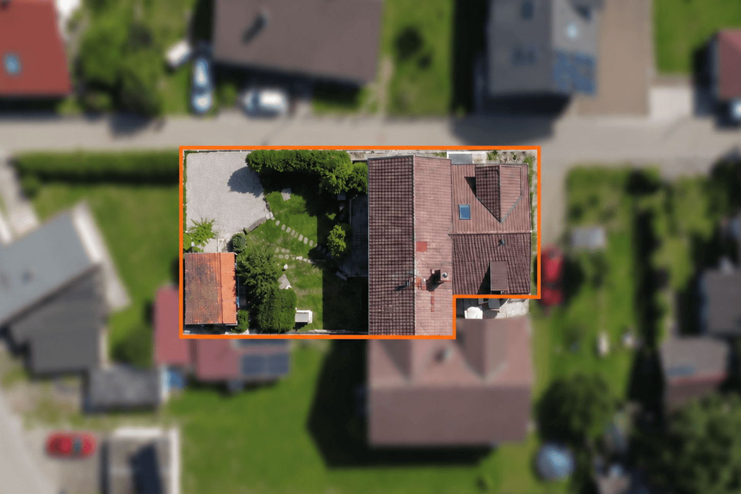 Charmante Doppelhaushälfte mit offenem Dachstuhl und historischem Flair – Fast fertig!, 87600 Kaufbeuren