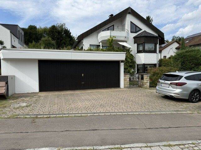 Großzügig u. komfortabel! Gepflegtes 2-Fam.-Hs. m. 300 m² Wfl. u. 7,5 Ar Grdst. in gefragter Wohnlage!, 72622 Nürtingen