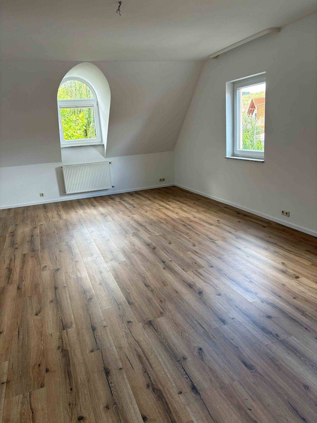 Helle, frisch renovierte 3-Zi-DG-Wohnung in Freigericht, 63579 Freigericht