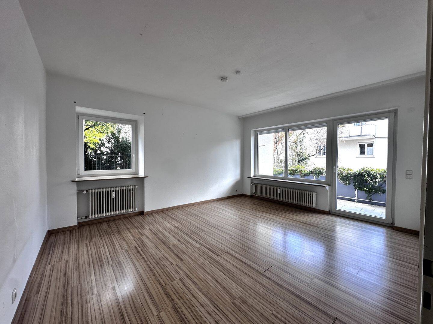 Kleinod am Killesberg – frisch renovierte, großzügige 3-Zimmer-Wohnung mit Balkon, Terrasse & Garten, 70192 Stuttgart (Feuerbach Nord)