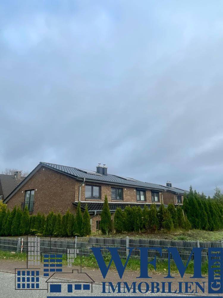 Doppelhaushälfte mit Fußbodenheizung, Einbauküche, 2 Bädern, Terrasse und Carport, 24647 Wasbek