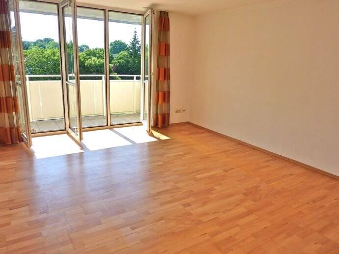 LIPPERT IMMOBILIEN PRÄSENTIERT: DAS GLÜCK HAT EIN ZUHAUSE… SONNIGE UND IDYLLISCH GELEGENE WOHNUNG IM GRÜNEN – STADTNAH – BALKON – EINBAUKÜCHE!, 90491 Nürnberg