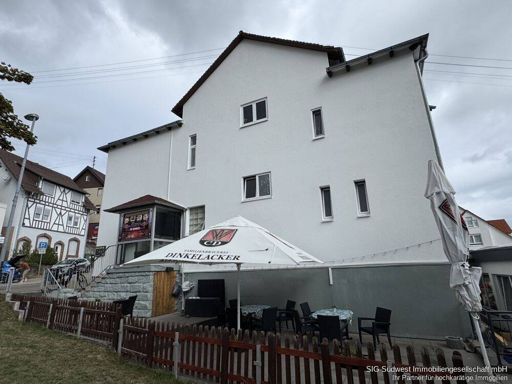 Mehrfamilienhaus drei Wohnungen und einer Gewerbeeinheit als Restaurant im Historisches Fachwerkhaus, 75328 Schömberg