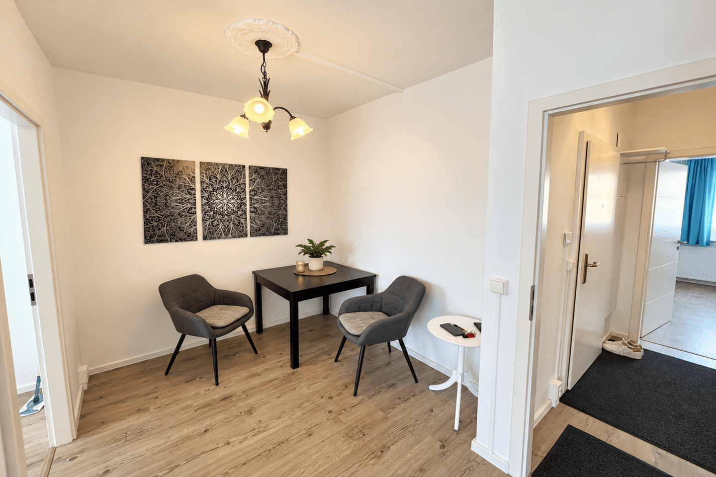 Bezugsfrei – 2016 modernisierte 3-Zi.-Wohnung mit EBK, Wannenbad und Balkon, 9122 Chemnitz (Hutholz Markersdorf Morgenleite Stelzendorf)