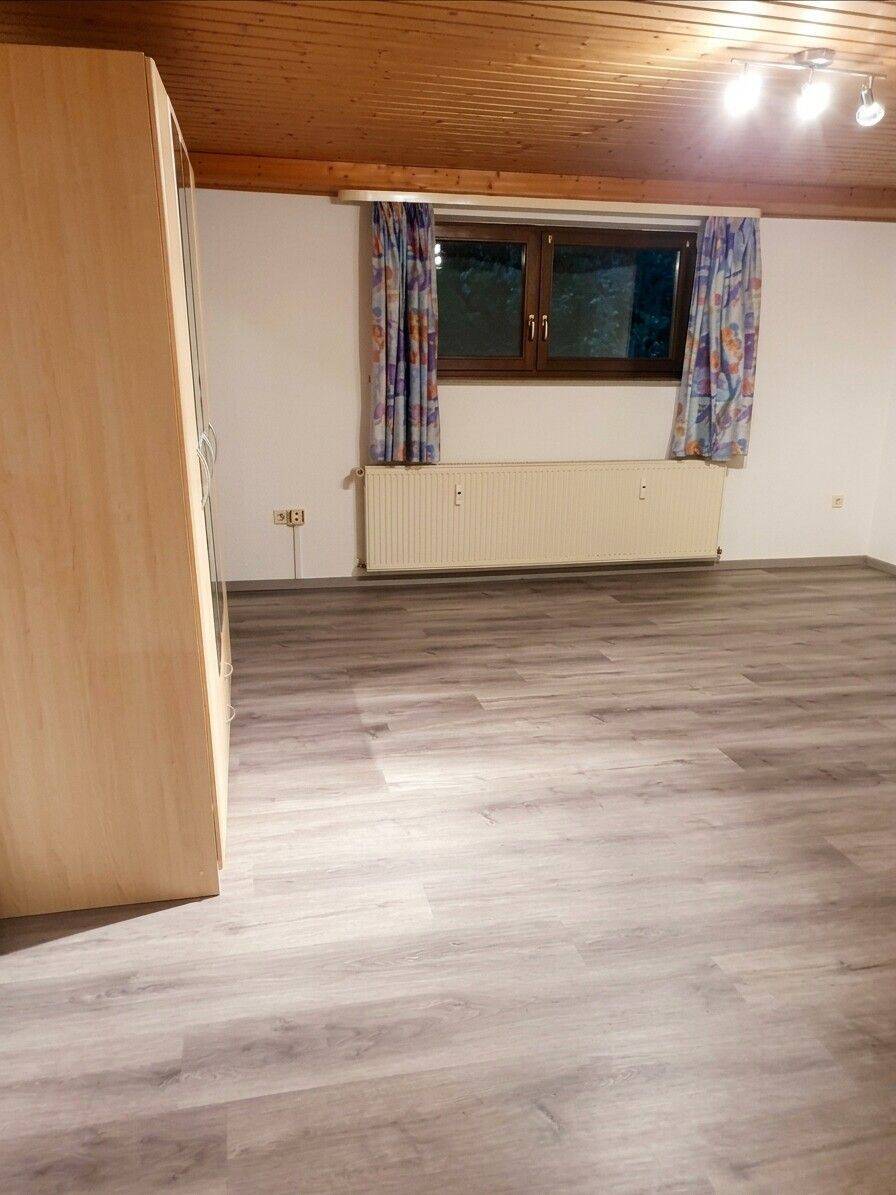 Rödental-Oberwohlsbach: Renoviertes Apartment mit Stellplatz – nur als Pendler- oder Zweitwohnung, 96472 Rödental